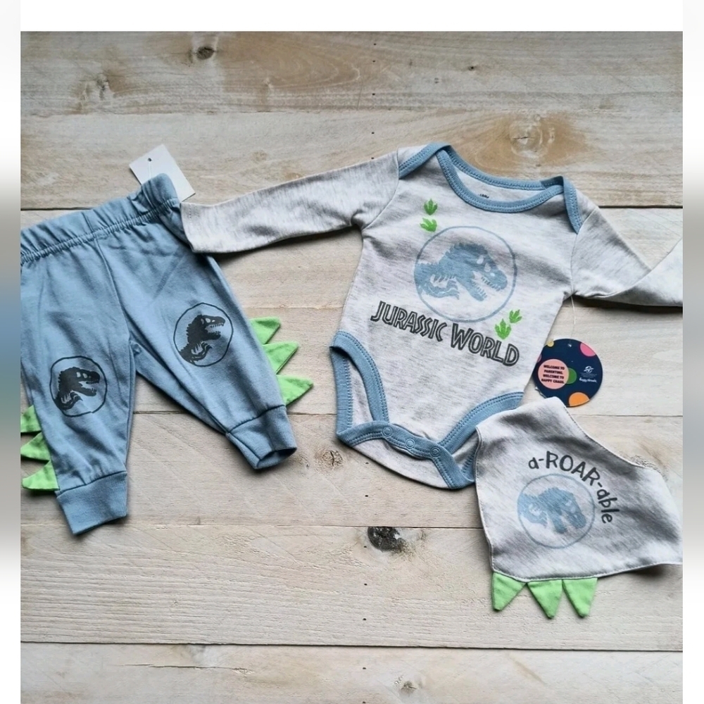 NWT Jurassic World Universal Baby 3pc Set Pants Shirt Bib Size 0-3 Months
